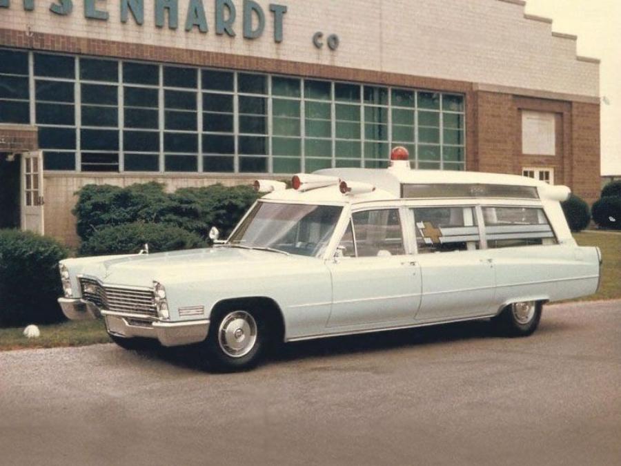  Cadillac Kensington Ambulance by Sayers & Scovill 1967 года  (фото 1 из 1)